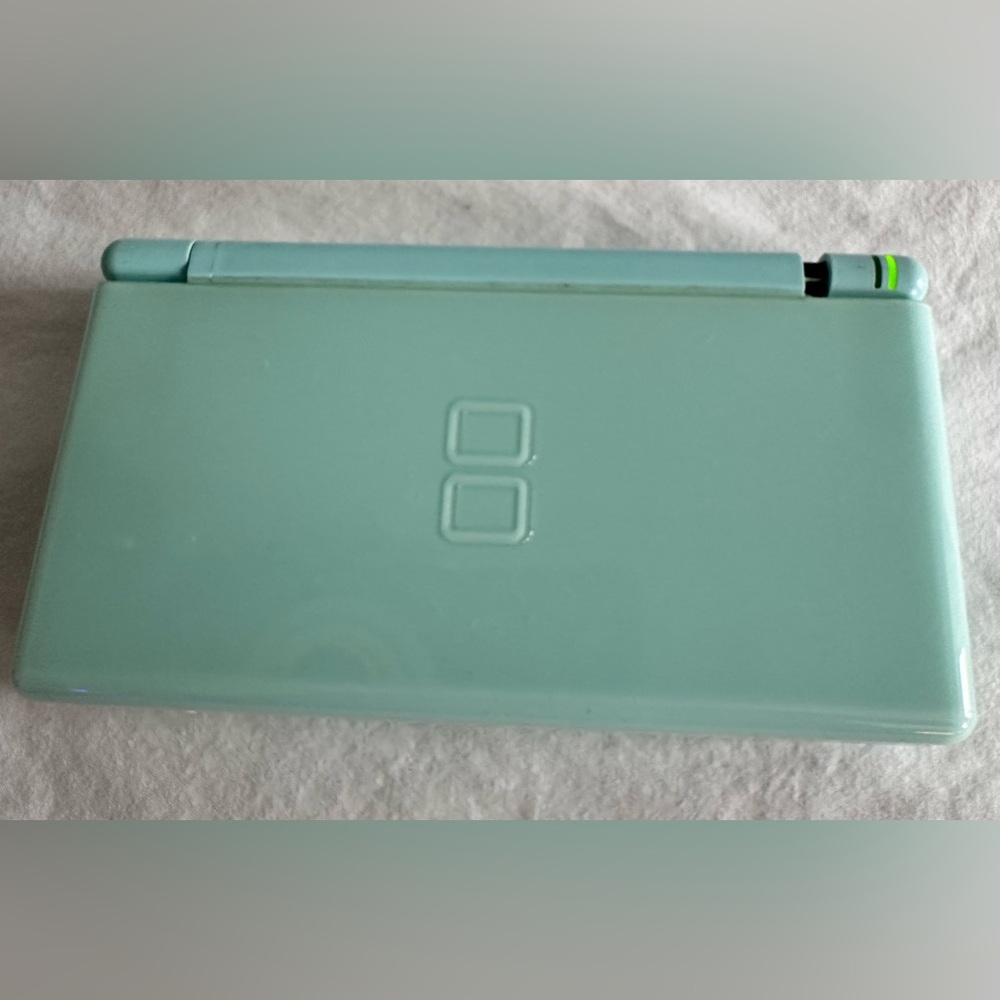 Nintendo Blue Handheld Console Dual-Screen - Picture 3 of 4